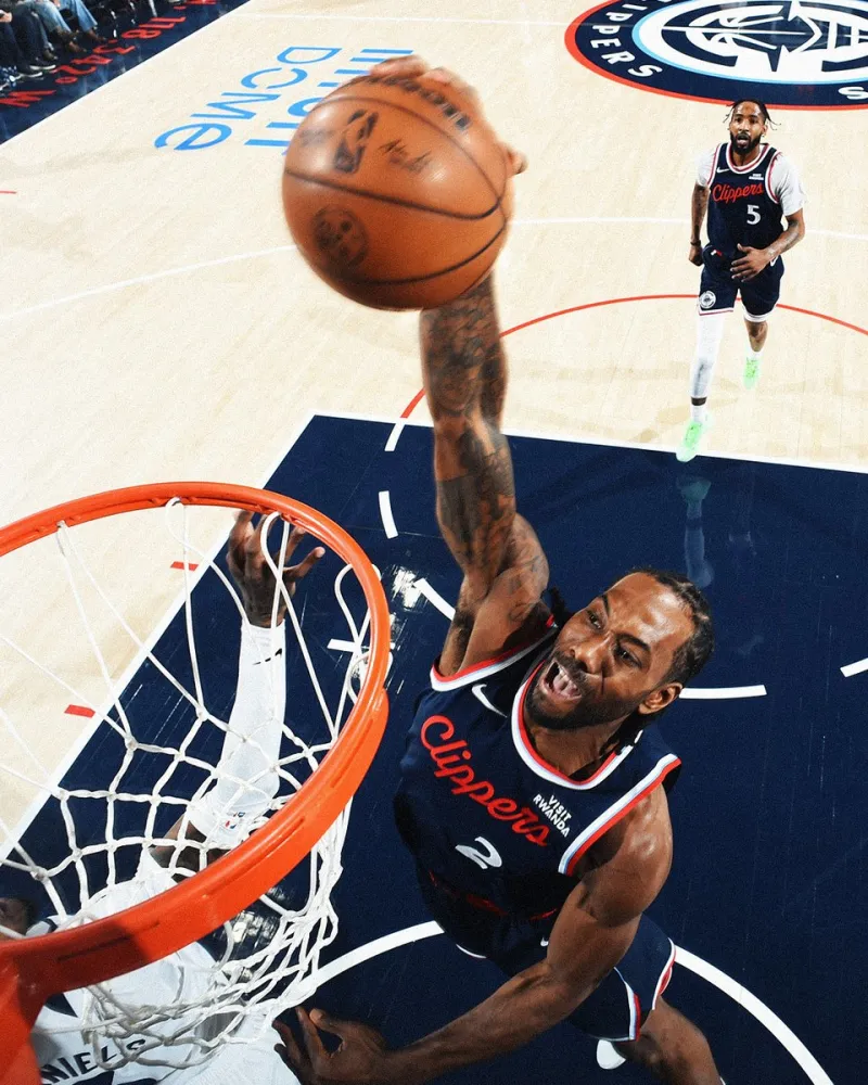 开云-战神卡归位!快船官方晒伦纳德今日的扣篮照与球迷分享